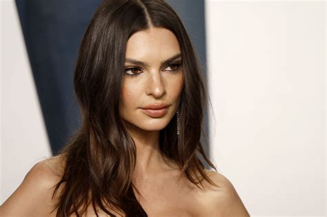 emily ratajkowski nacktfotos|A brief history of Emily Ratajkowskis most naked moments